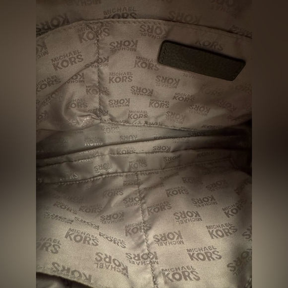 Michael Kors Bedford Top Zip Satchel. - Picture 9 of 9